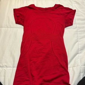 Lululemon red swiftly short sleeve size 4